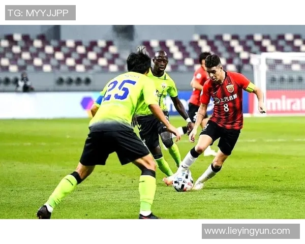 亚冠激战国安对阵现代全力争胜展现球队实力与决心